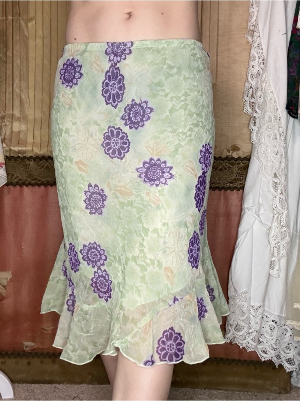 Vintage 90’s Clio Light Green Midi Skirt with Purple Floral Appliqués - Picture 4 of 9